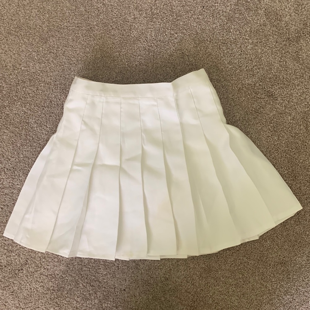 white pleated mini skirt ✨✨